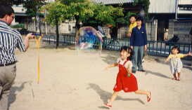 Making giant bubbles in the park